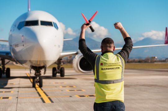 Incident në Rinas: Avioni ulet në pistë pa hapur rrotat! TIA sqaron incidentin në Rinas: Avioni me pasagjerë zviceranë pësoi avari në sistemin e rrotave