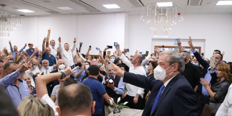 “Lapsus, lapsus”! Berisha e bën Bashën ish-kryetar të PD-së: Militantët të “mallëngjyer” shpërthejnë në brohoritje: O Sali, o hero gjithë Shqipëria ty të do…