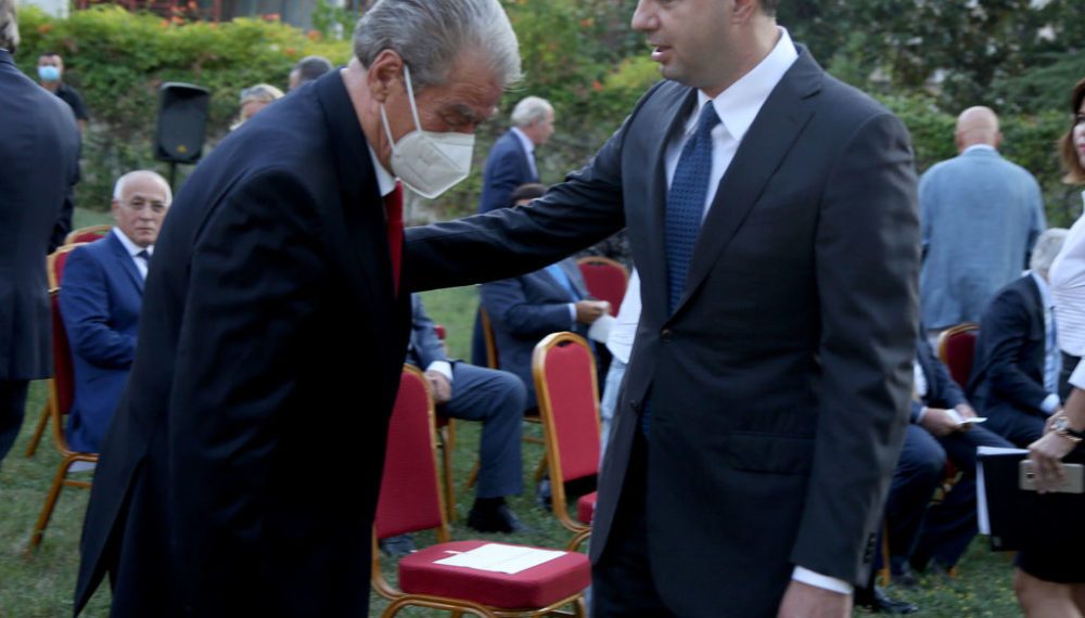 Zbardhet thirrja e fortë për grupin parlamentar të PD për Bashën: “Ik andej nga erdhe, dorëzo mandatin”! Sali Berisha flet për pazaret e fshehta mes Bashës dhe Ramës