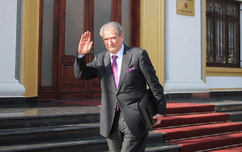 “U shkel statuti për largimin e Berishës”, FRPD mbledh firmat për referendum pa vullnetin e kryetarit Belind Këlliçi “U shkel statuti për largimin e Berishës”, FRPD mbledh firmat për referendum pa vullnetin e kryetarit Belind Këlliçi