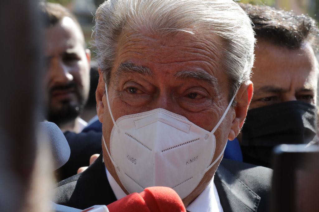 ZBARDHET VENDIMI/ Grupi parlamentar i PS do të shtiret sikur Berisha nuk ekziston brenda në Kuvend ZBARDHET VENDIMI/ Grupi parlamentar i PS do të shtiret sikur Berisha nuk ekziston brenda në Kuvend