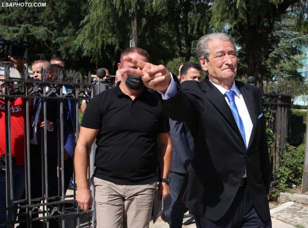 Berisha i përgjigjet Yuri Kimit: Zonja ambasadore i ke thënë Bashës se kam dosje, por… Berisha i përgjigjet Yuri Kimit: Zonja ambasadore i ke thënë Bashës se kam dosje, por…