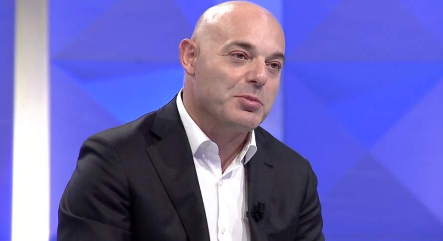 Fevziu shpërthen në lot: Ju ma neverisni o njerëz! Kjo që bëni është përçmuese dhe fyese Fevziu shpërthen në lot: Ju ma neverisni o njerëz! Kjo që bëni është përçmuese dhe fyese