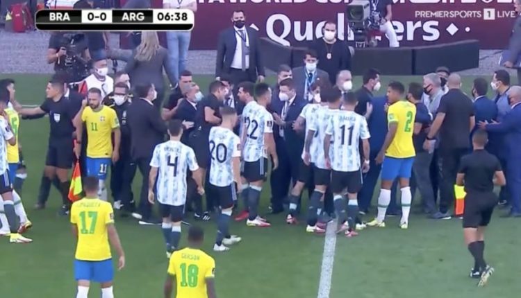 VIDEO/ E pabesueshme! Kaos në fushë në ndeshjen Brazil-Argjentinë, ndërpritet ndeshja nga autoritetet e shëndetësisë VIDEO/ E pabesueshme! Kaos në fushë në ndeshjen Brazil-Argjentinë, ndërpritet ndeshja nga autoritetet e shëndetësisë