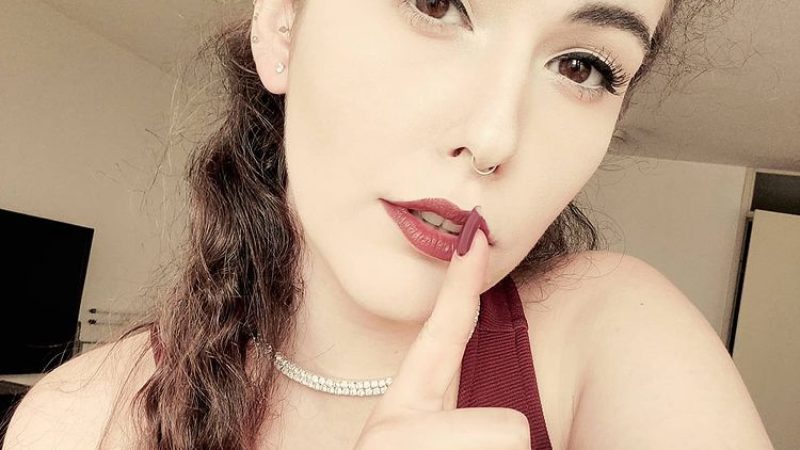 FOTOT/ “Supermbesa” merr në mbrojtje gjyshin Sali: Qepeni gojën FOTOT/ “Supermbesa” merr në mbrojtje gjyshin Sali: Qepeni gojën