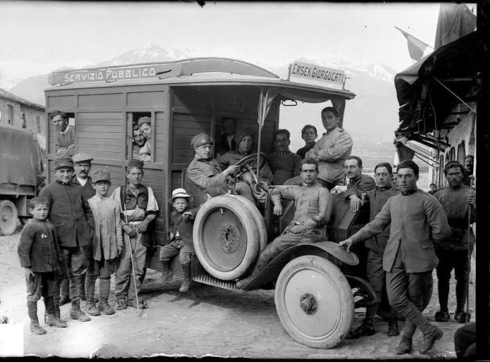 Viti 1917, transporti publik në Shqipëri autobusi Ersekë-Jorgucat