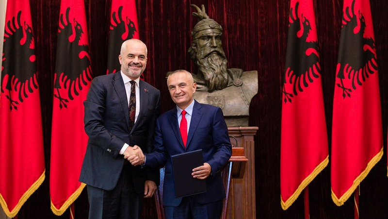 Kryeministri dhe ministrat e “Rama 3”, betohen sot para Presidentit Ilir Meta Kryeministri dhe ministrat e “Rama 3”, betohen sot para Presidentit Ilir Meta