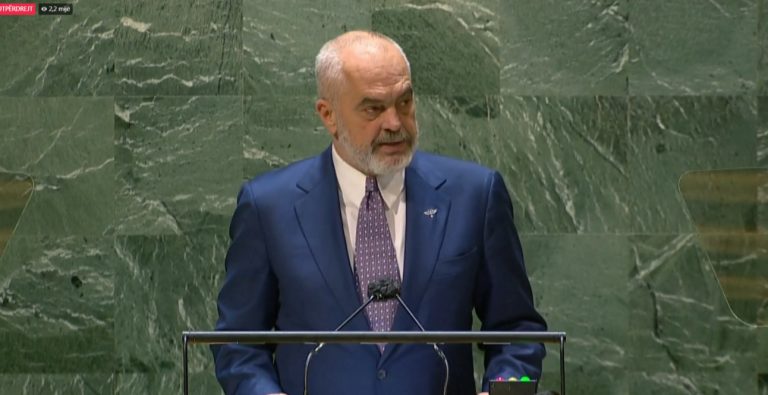 Rama mbyll fjalën në OKB me thënien e Nënë Terezës, duartrokitet nga të gjithë: Të bëjmë gjëra të vogla, por me dashuri të madhe! Rama mbyll fjalën në OKB me thënien e Nënë Terezës, duartrokitet nga të gjithë: Të bëjmë gjëra të vogla, por me dashuri të madhe!