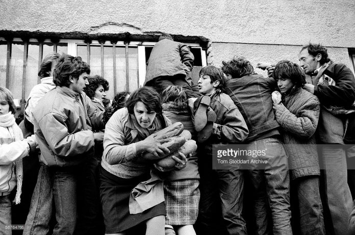 Shfletime nga kujtesa! Disa si kanë provuar disa i kanë harruar… “Radhat” Shfletime nga kujtesa! Disa si kanë provuar disa i kanë harruar… “Radhat”