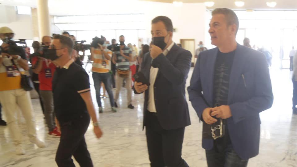 Damian Gjiknuri: Taulant Balla s’mund ta hedhë poshtë investimin e tij në PS për një pakënaqësi momentale Damian Gjiknuri: Taulant Balla s’mund ta hedhë poshtë investimin e tij në PS për një pakënaqësi momentale