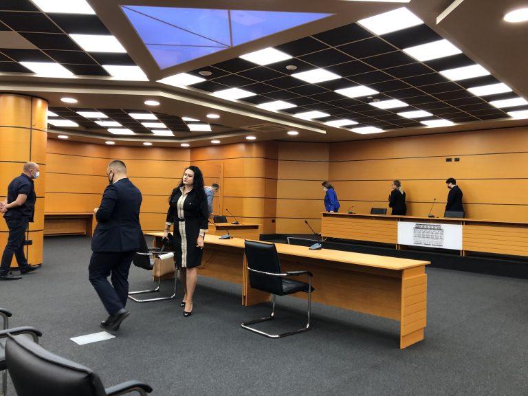 Nuk e dinte që vëllai ishte i dënuar në Greqi për trafik droge dhe probleme me pasurinë, KPK shkarkon gjyqtaren Semiramis Hoxholli Nuk e dinte që vëllai ishte i dënuar në Greqi për trafik droge dhe probleme me pasurinë, KPK shkarkon gjyqtaren Semiramis Hoxholli