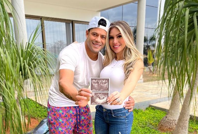 Futbollisti i njohur pret të bëhet baba me mbesën e gruas, fëmijët e tij do jenë edhe vëllezër e motra dhe kushurinj Futbollisti i njohur pret të bëhet baba me mbesën e gruas, fëmijët e tij do jenë edhe vëllezër e motra dhe kushurinj