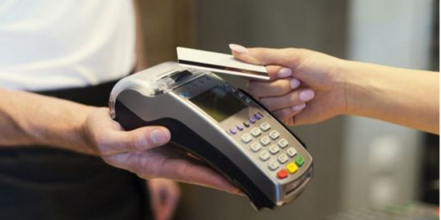 Skandali me infermieren e psikiatrisë, denoncimi i mësueses që zbardhi skemën e mashtrimit të 5 personave përmes kredive Skandali me infermieren e psikiatrisë, denoncimi i mësueses që zbardhi skemën e mashtrimit të 5 personave përmes kredive