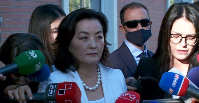 Mesazhi i ambasadores Kim për Berishën: PD s’mund të bëjë përpara, nëse një këmbë e ka në të shkuarën! Kush do të vërë SHBA-në kundër shqiptarëve, e ka gabim Mesazhi i ambasadores Kim për Berishën: PD s’mund të bëjë përpara, nëse një këmbë e ka në të shkuarën! Kush do të vërë SHBA-në kundër shqiptarëve, e ka gabim