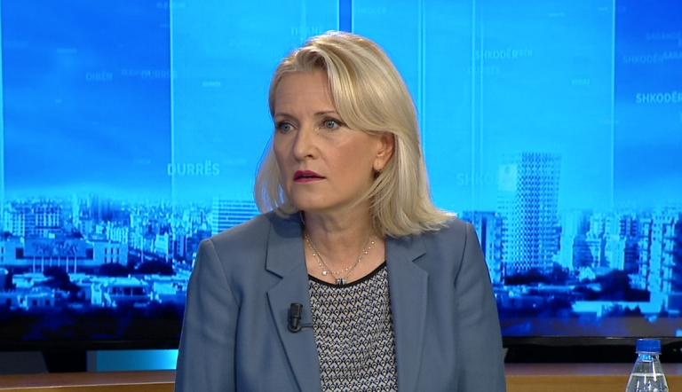 Tensionet Kosovë-Serbi, zv. presidentja e Asamblesë Parlamentare të NATO, Mimi Kodheli: Nuk na vendos kush ultimatum, KFOR është aty, s’ka për të patur konflikt! Tensionet Kosovë-Serbi, zv. presidentja e Asamblesë Parlamentare të NATO, Mimi Kodheli: Nuk na vendos kush ultimatum, KFOR është aty, s’ka për të patur konflikt!