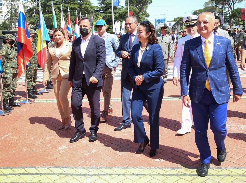 “Le të më vrasin tek Mali me Gropa”, Ilir Meta nuk guxon më të përmendë Yuri Kim dhe SHBA “Le të më vrasin tek Mali me Gropa”, Ilir Meta nuk guxon më të përmendë Yuri Kim dhe SHBA