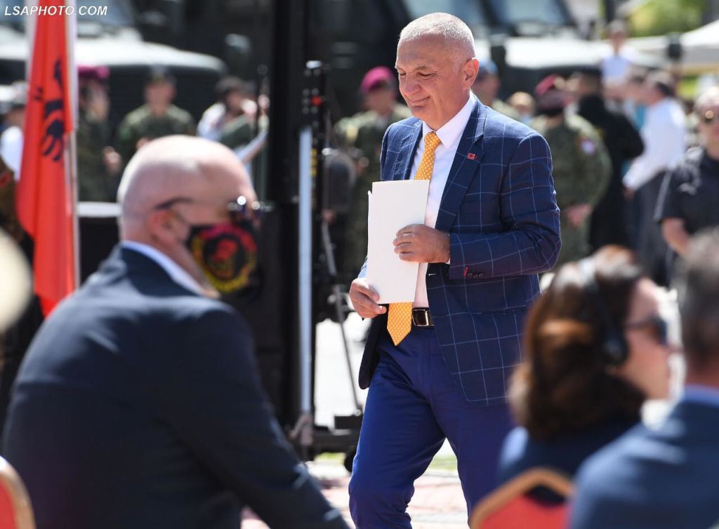 Nikoll Lesi: Sa i shkoi shkresa për Ramën kryeministër, Meta u ngrit nga vila në Lalëz dhe shkoi e firmosi me vrap në Tiranë Nikoll Lesi: Sa i shkoi shkresa për Ramën kryeministër, Meta u ngrit nga vila në Lalëz dhe shkoi e firmosi me vrap në Tiranë