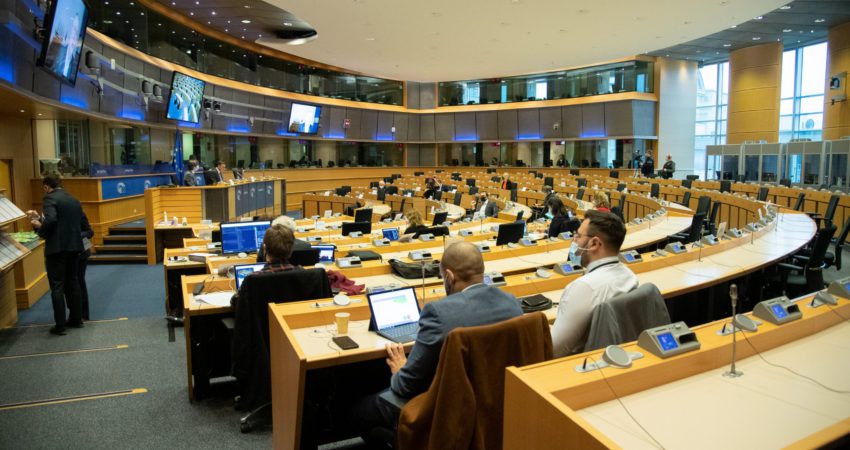 “Berisha” përfundon në PE: Eurodeputetët presion BE-së që të ketë qasjen e SHBA me vendimin për ‘non grata’ “Berisha” përfundon në PE: Eurodeputetët presion BE-së që të ketë qasjen e SHBA me vendimin për ‘non grata’