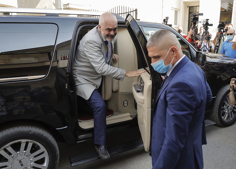 Edi Rama: Shpallja “non grata” e Berishës dhe dënimi i Llallës, mesazh i hapur se të korruptuarit nuk janë imunë Edi Rama: Shpallja “non grata” e Berishës dhe dënimi i Llallës, mesazh i hapur se të korruptuarit nuk janë imunë