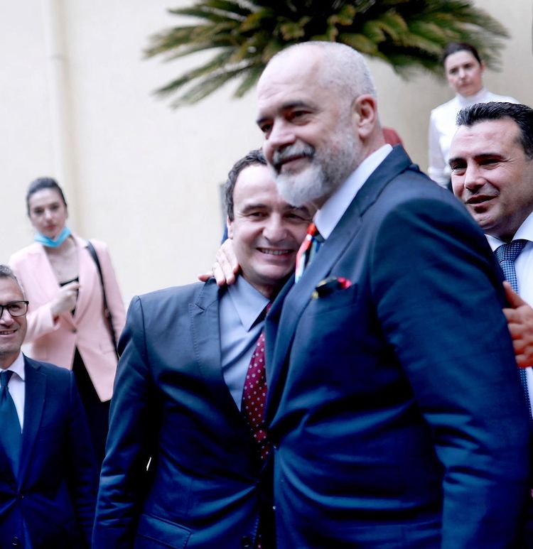 Edi Rama ia zbuloi halucin! Edi Rama ia zbuloi halucin!