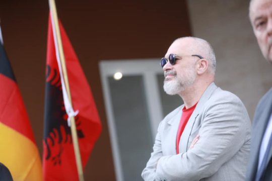 “Shqipëria 2030”, motoja e mandatit të tretë të qeverisë Rama 3! Pagë minimale në 40 mijë lekë në muaj Në administratë rroga shkon 85 mijë lekë “Shqipëria 2030”, motoja e mandatit të tretë të qeverisë Rama 3! Pagë minimale në 40 mijë lekë në muaj Në administratë rroga shkon 85 mijë lekë