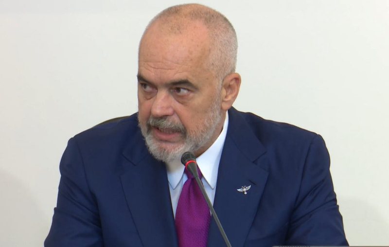 Rama paralajmëron kabinetin e tij: Kush shkel në dërrasë të kalbur, punën e ka me ligjin… jo me mua as me qeverinë Rama paralajmëron kabinetin e tij: Kush shkel në dërrasë të kalbur, punën e ka me ligjin… jo me mua as me qeverinë