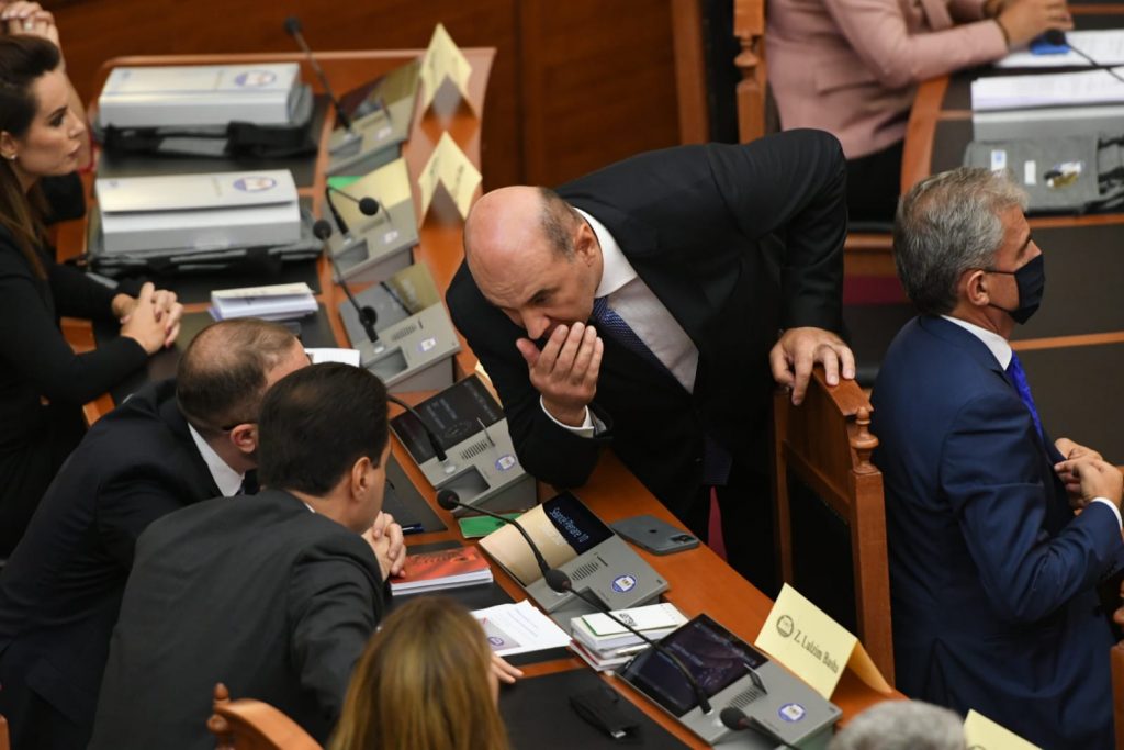 Luli si shmangu dot “tradhëtarët”: Dy deputetë nga lista e PD-së votuan për Lindita Nikollën! Luli si shmangu dot “tradhëtarët”: Dy deputetë nga lista e PD-së votuan për Lindita Nikollën!