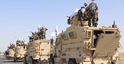 Me armatimet amerikane, talebanët tregojnë forcën në paradën e fitores në rrugët e Kandaharit