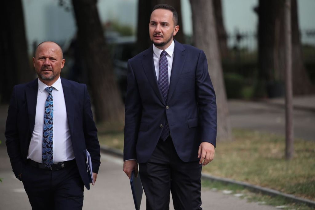 Ervin Salianji presion qeverisë krahë Xhelal Mziut: I pastë ditët e numëruara kjo qeveri Ervin Salianji presion qeverisë krahë Xhelal Mziut: I pastë ditët e numëruara kjo qeveri