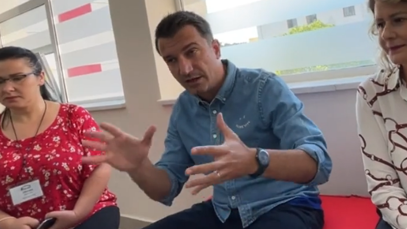 Kryetari i rrenave, si i gënjeu Veliaj afganët dhe shqiptarët me historinë e tij të “dhimbshme”… që zor se ka ndodhur