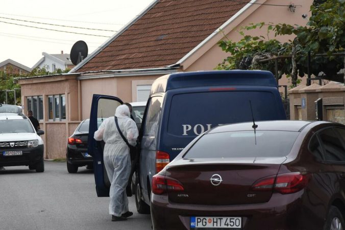 “Ta kapim atë përbindësh”! Thirrje për protesta në Mal të Zi pasi ekzekutimit të 18 vjeçares nga bashkëshorti i bashkohet dhe modelja Cunmulaj “Ta kapim atë përbindësh”! Thirrje për protesta në Mal të Zi pasi ekzekutimit të 18 vjeçares nga bashkëshorti i bashkohet dhe modelja Cunmulaj