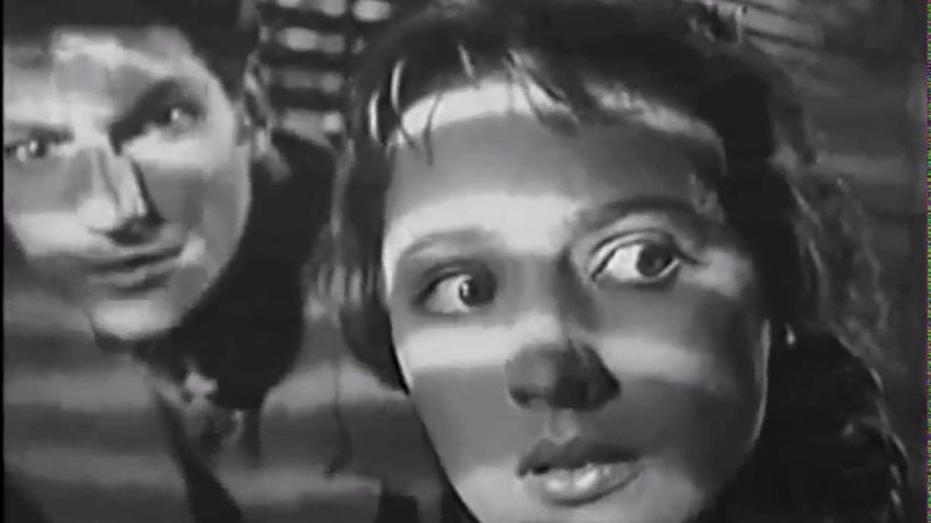 Aktorja e bukur ruse që “u fshi” nga politika, filmi shqiptaro-rus i “kyçur” për 40 vite Aktorja e bukur ruse që “u fshi” nga politika, filmi shqiptaro-rus i “kyçur” për 40 vite