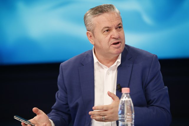 “Zbythet opozita e “hekurt”, Myslim Murrizi publikon pagat e anëtarëve të Komisionit të Vettingut: Ky është pazari juaj “Zbythet opozita e “hekurt”, Myslim Murrizi publikon pagat e anëtarëve të Komisionit të Vettingut: Ky është pazari juaj