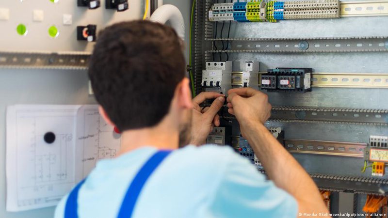 DW: Gjermania ka mungesë të fuqisë punëtore, këta janë sektorët me më shumë nevoja DW: Gjermania ka mungesë të fuqisë punëtore, këta janë sektorët me më shumë nevoja