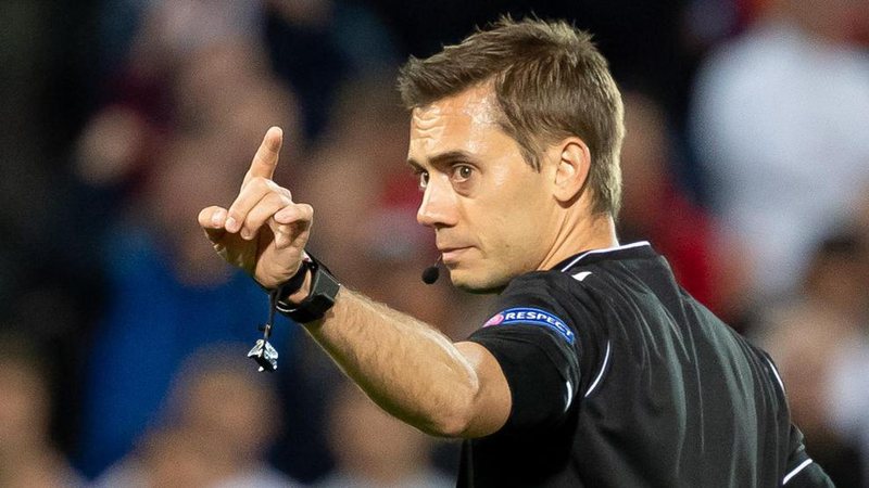 Ndeshja vendimtare ndaj Polonisë, UEFA sjell në Tiranë një nga arbitrat më të mirë në botë Ndeshja vendimtare ndaj Polonisë, UEFA sjell në Tiranë një nga arbitrat më të mirë në botë