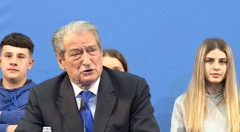 VIDEO/ Gënjeshtra nuk është për pleq…duhet të mbash mend! Çfarë thoshte para 6 muajsh e çfarë thotë tani plaku Berisha