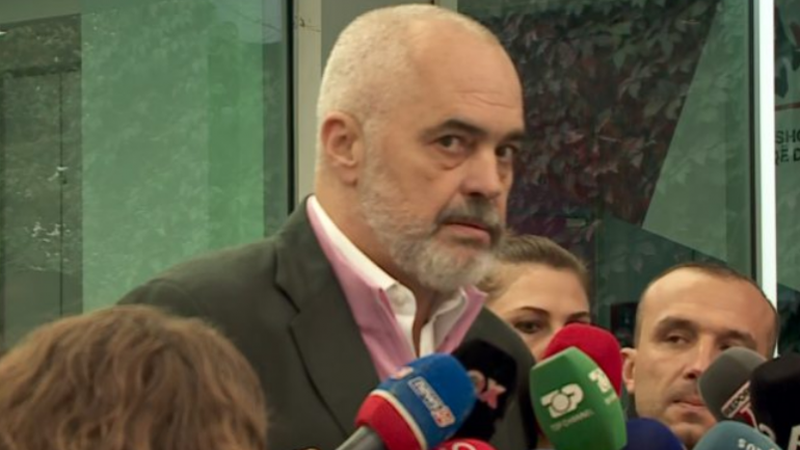 Ujë 24 orë apo satelitë? Rama iu bën të ditur gazetarëve dhe tregon prioritetin për vendin tonë: Qeshni ju, satelitët do i kemi, për çfarë do të përdoren Ujë 24 orë apo satelitë? Rama iu bën të ditur gazetarëve dhe tregon prioritetin për vendin tonë: Qeshni ju, satelitët do i kemi, për çfarë do të përdoren