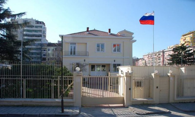 Vdekja e turistëve në Qerret, vjen reagimi i Ambasadës Ruse: Po hetohen rrethanat e ngjarjes. Do të ketë riatdhesim të trupave në vendlindje Vdekja e turistëve në Qerret, vjen reagimi i Ambasadës Ruse: Po hetohen rrethanat e ngjarjes. Do të ketë riatdhesim të trupave në vendlindje