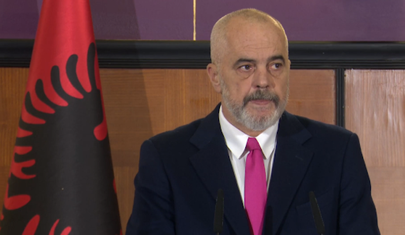 Rama i hap rrugë vetingut në politikë dhe tregohet i gatshëm për bashkëpunim me Opozitën, por kërkon bisedime pa ndërmjetësimin e ndërkombëtarëve Rama i hap rrugë vetingut në politikë dhe tregohet i gatshëm për bashkëpunim me Opozitën, por kërkon bisedime pa ndërmjetësimin e ndërkombëtarëve