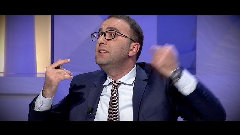 Kush je ti që më akuzon mua?! Analisti i njohur i kujton vrasjen e bujshme, shpërthen keq Gazment Bardhi: Ju keni folur në telefon me të! Kush je ti që më akuzon mua?! Analisti i njohur i kujton vrasjen e bujshme, shpërthen keq Gazment Bardhi: Ju keni folur në telefon me të!