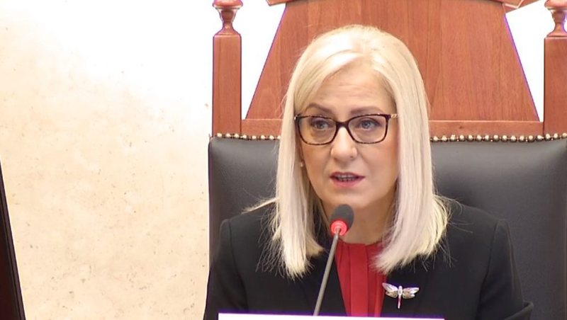 Mes luleve dhe urimeve emocionuese, Lindita Nikolla feston sot ditëlindjen, e merrni me mend sa vjeç mbush kryeparlamentarja?