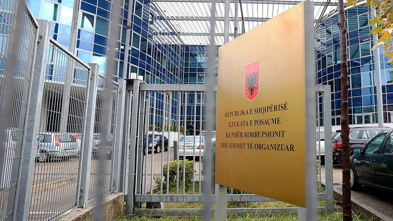 SPAK i jep goditjen e fortë, arrestohet avokati i njohur në vendin tonë, i kërkoi 12 000 euro familjes së të dënuarit