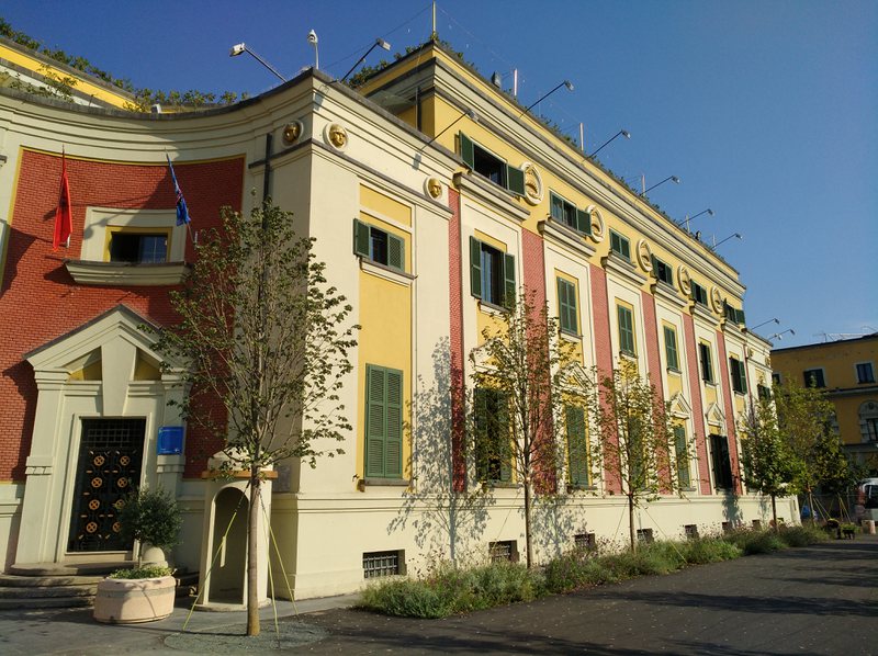 Pas shpronësimit, Bashkia e Tiranës merr nën kontroll Sarajet e Toptanëve, tensione me pronarët Pas shpronësimit, Bashkia e Tiranës merr nën kontroll Sarajet e Toptanëve, tensione me pronarët