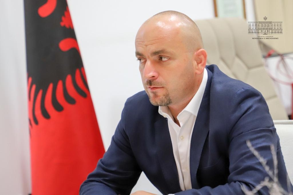 ZYRTARE: “Njeriu i FBI” emërohet drejtor i Policisë së Shtetit ZYRTARE: “Njeriu i FBI” emërohet drejtor i Policisë së Shtetit