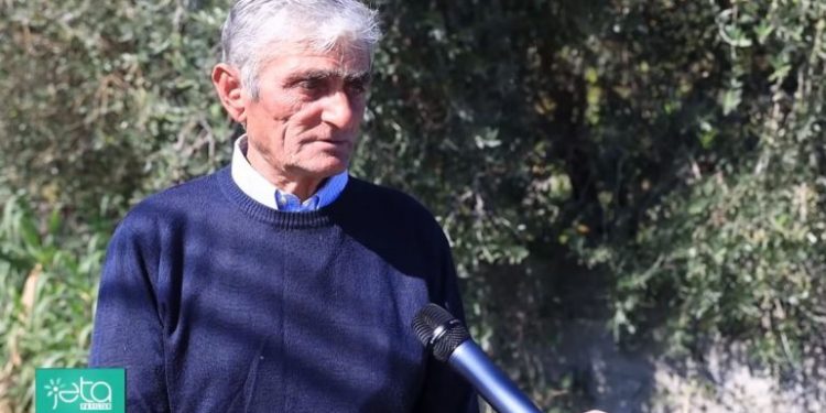 Vetmia/ Fshatrat e mbetur shkretë, kryeplaku në lot: Kur lind një fëmijë bëjmë festë Vetmia/ Fshatrat e mbetur shkretë, kryeplaku në lot: Kur lind një fëmijë bëjmë festë