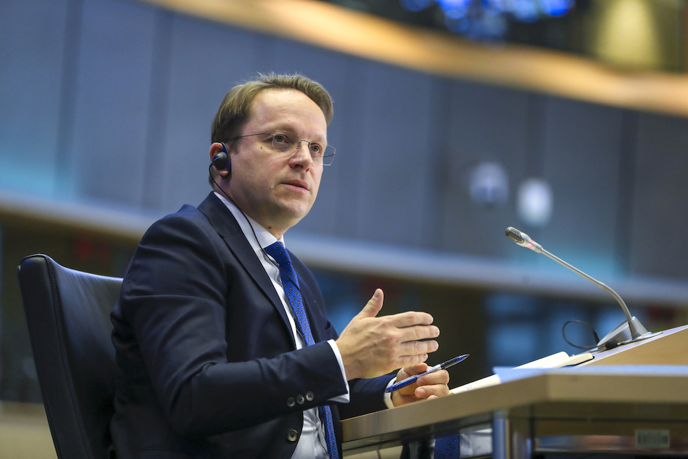 Negociatat, Komisioneri i BE-së Oliver Varhelyi: Shqipëria i ka përmbushur kushtet