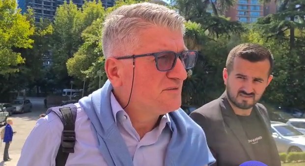 Gjekmarkaj sulm publik Berishës: Boll fole nëpër “Foltore” se këtë punë ke ka 30-vjet! Na ke trazuar ne demokratëve të vërtetë pro-amerikanë Gjekmarkaj sulm publik Berishës: Boll fole nëpër “Foltore” se këtë punë ke ka 30-vjet! Na ke trazuar ne demokratëve të vërtetë pro-amerikanë