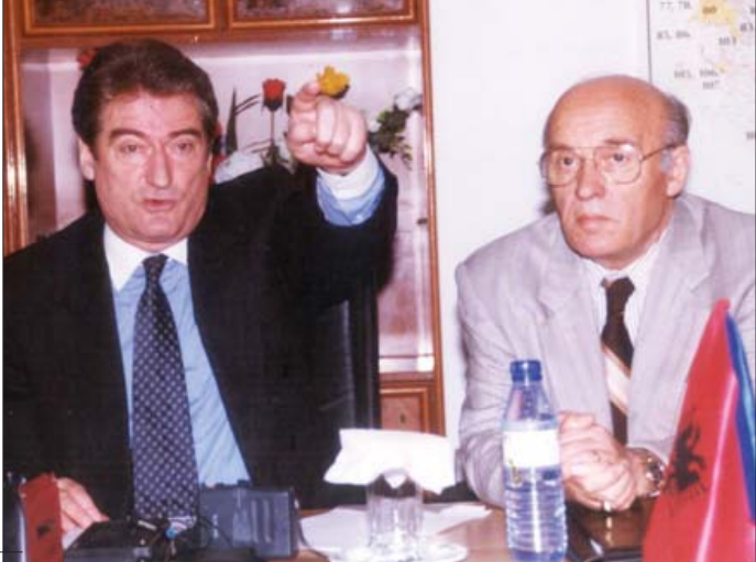 Çfarë thoshte Pjetër Arbnori për Berishën, para se të vdiste: Cari i PD-së më ka lënë pa punë, pa rrogë. Ai është përjashtues Çfarë thoshte Pjetër Arbnori për Berishën, para se të vdiste: Cari i PD-së më ka lënë pa punë, pa rrogë. Ai është përjashtues