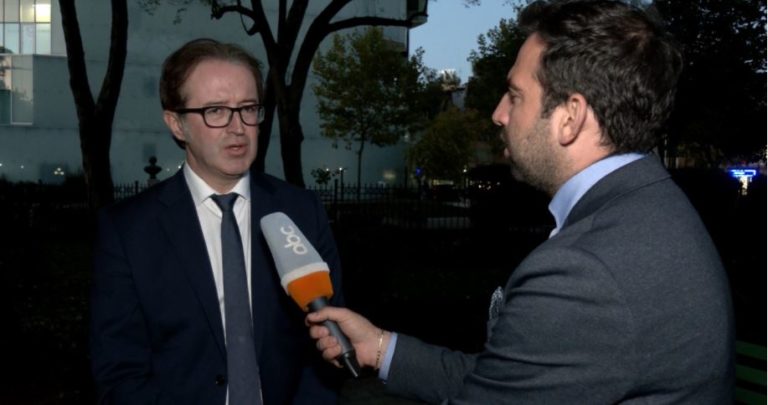 “Nuk jam me asnjërin”, Tomor Alizoti: Faji i Berishës që la institucionet e PD të dobëta, demokratët të reagojnë për krizën “Nuk jam me asnjërin”, Tomor Alizoti: Faji i Berishës që la institucionet e PD të dobëta, demokratët të reagojnë për krizën