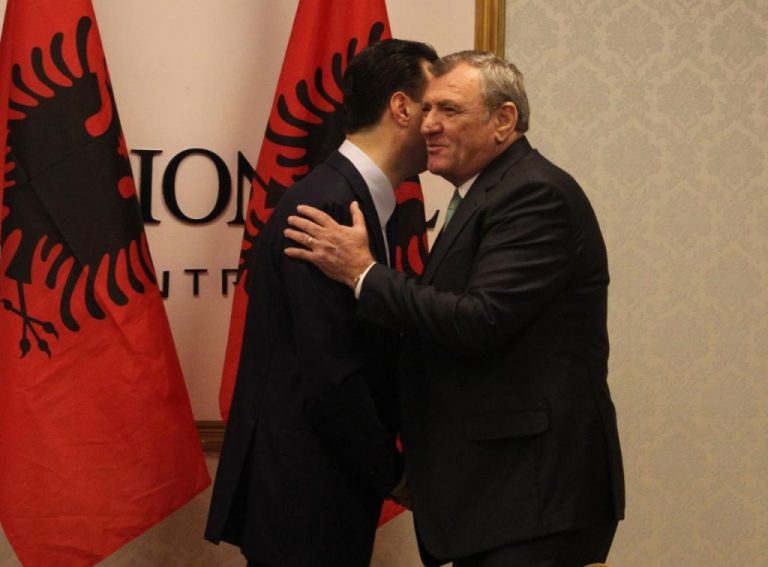 Agron Duka: Vetëm “vagonët” e sjellin Bashën në pushtet, Rama bëri gol se i lanë fushën bosh Agron Duka: Vetëm “vagonët” e sjellin Bashën në pushtet, Rama bëri gol se i lanë fushën bosh